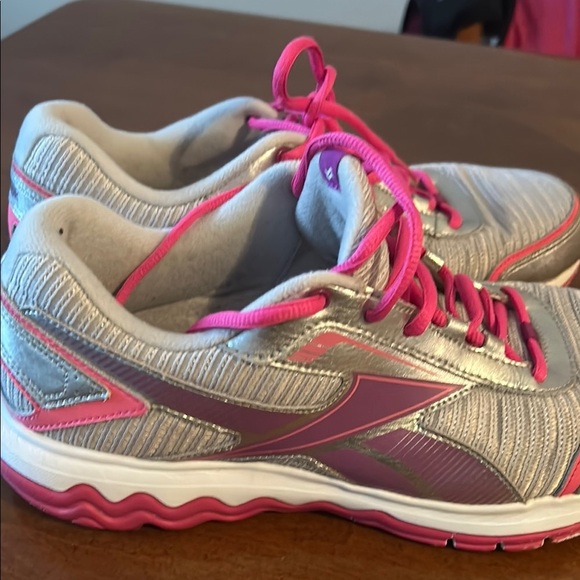 Reebok Gray and Pink Athletic Sneakers with Breathable Mesh vintage - Picture 5 of 7